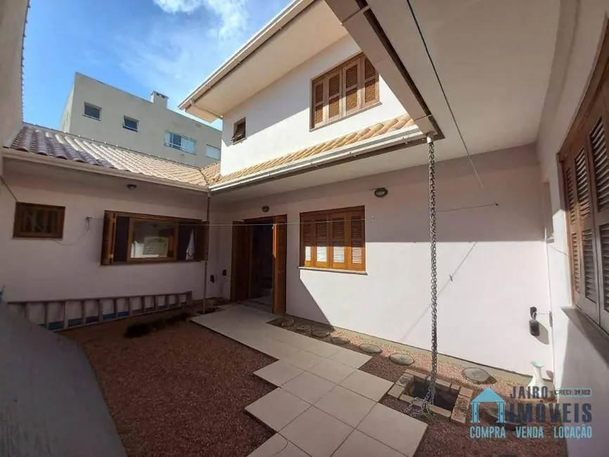 Casa com 3 quartos à venda, 555m2 em Centro, Tramandai - RS - imagem 9 Foto 9 de Casa com 3 quartos à venda, 555m2 em Centro, Tramandai - RS