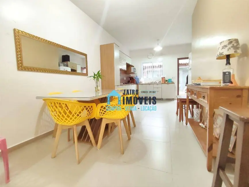 Foto 3 de Casa com 2 quartos à venda, 200m2 em Tramandai - RS