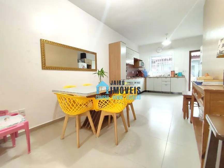 Foto 2 de Casa com 2 quartos à venda, 200m2 em Tramandai - RS