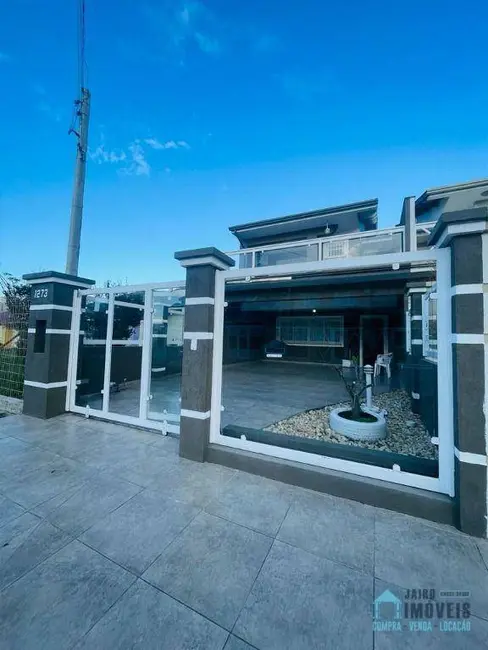 Foto 2 de Sobrado com 3 quartos à venda, 156m2 em Tramandai - RS