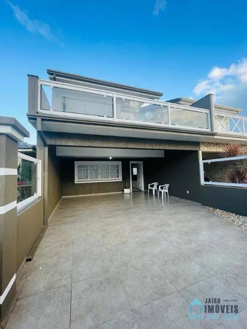 Foto 1 de Sobrado com 3 quartos à venda, 156m2 em Tramandai - RS