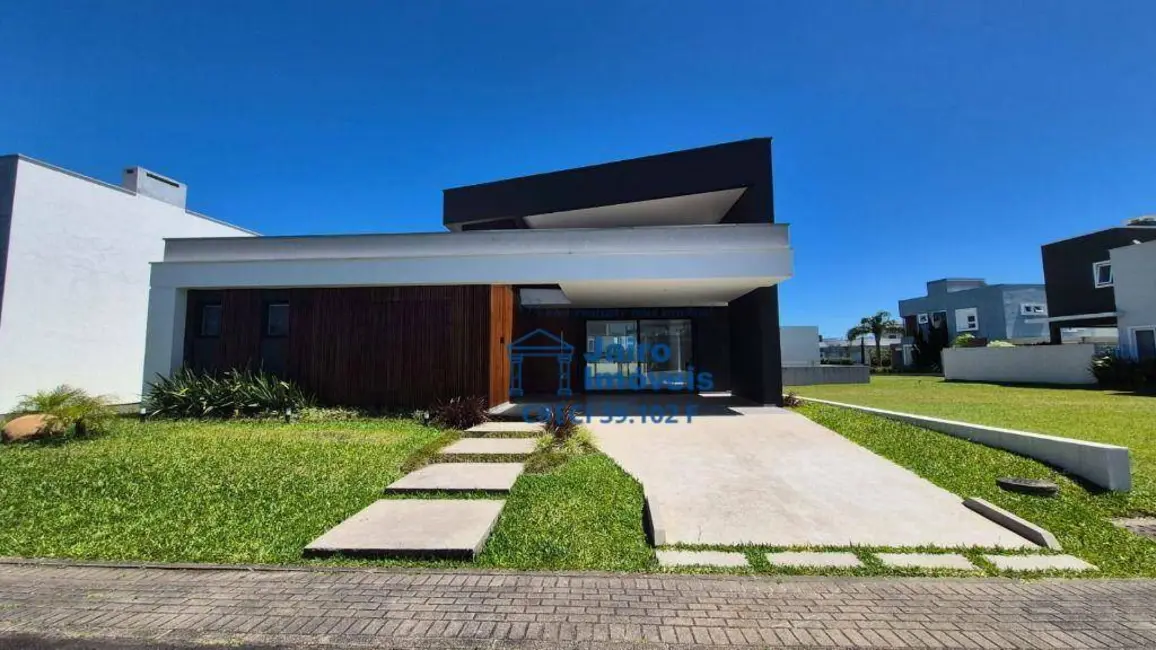 Foto 1 de Casa de Condomínio com 4 quartos à venda, 444m2 em Tramandai - RS
