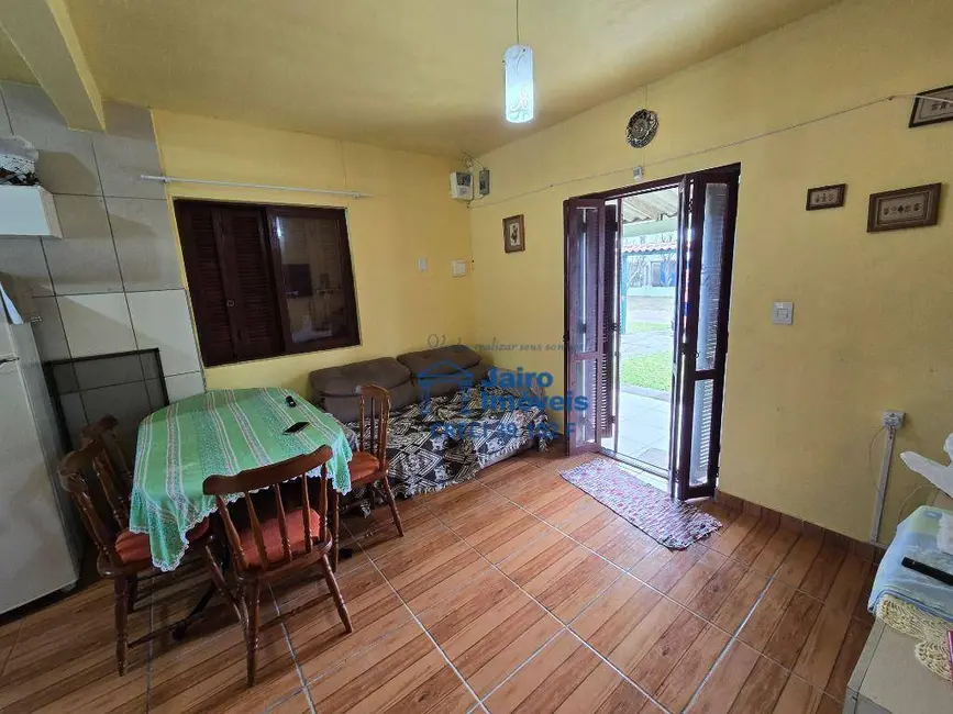 Casa com 2 quartos à venda, 300m2 em Cidreira - RS - imagem 4 Foto 4 de Casa com 2 quartos à venda, 300m2 em Cidreira - RS