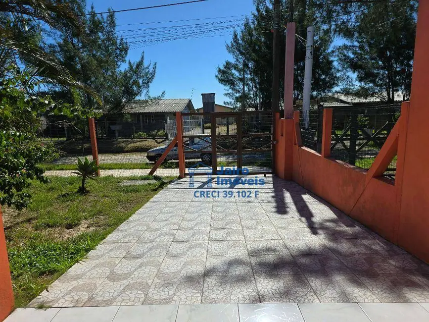 Casa com 3 quartos à venda, 300m2 em Cidreira - RS - imagem 3 Foto 3 de Casa com 3 quartos à venda, 300m2 em Cidreira - RS