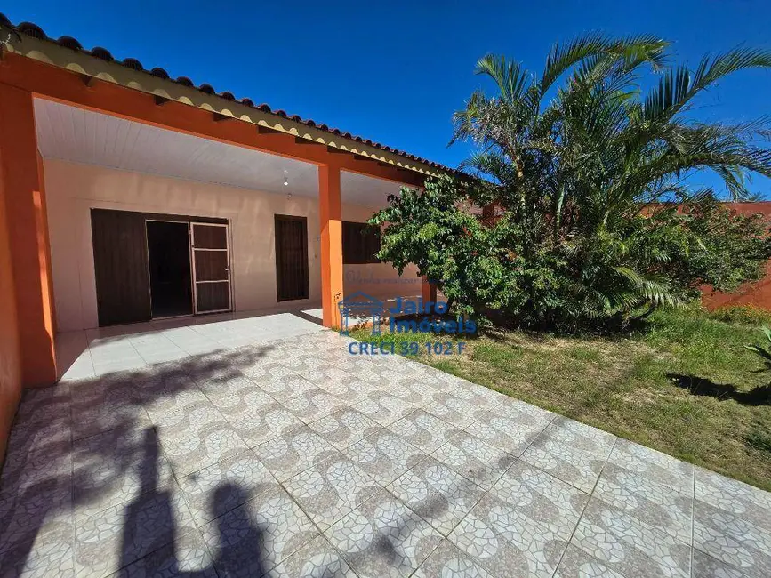 Casa com 3 quartos à venda, 300m2 em Cidreira - RS - imagem 1 Foto 1 de Casa com 3 quartos à venda, 300m2 em Cidreira - RS