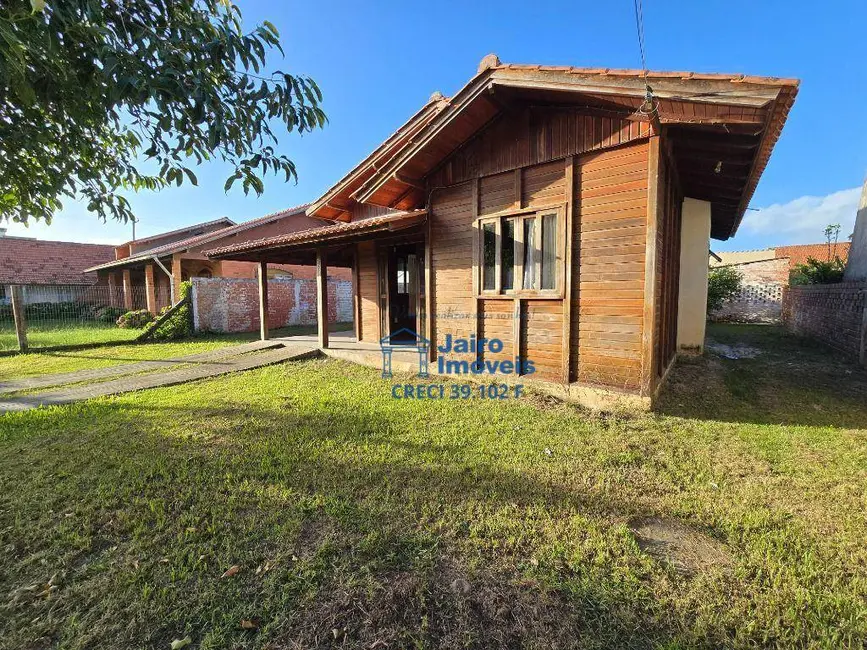 Casa com 2 quartos à venda em Tramandai - RS - imagem 2 Foto 2 de Casa com 2 quartos à venda em Tramandai - RS