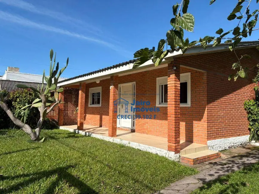 Foto 1 de Casa com 3 quartos à venda em Tramandai - RS