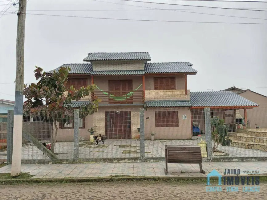 Foto 2 de Casa com 4 quartos à venda, 500m2 em Tramandai - RS
