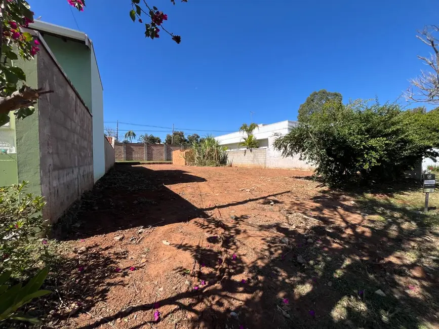 Foto 1 de Terreno / Lote à venda, 363m2 em Holambra - SP
