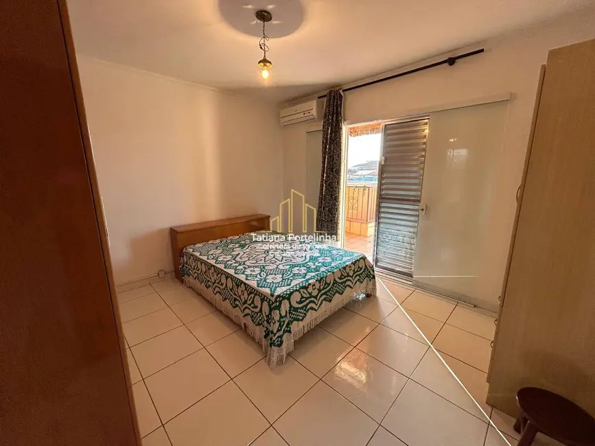 Casa com 3 quartos à venda, 223m2 em Vila Yolanda, Osasco - SP - imagem 4 Foto 4 de Casa com 3 quartos à venda, 223m2 em Vila Yolanda, Osasco - SP