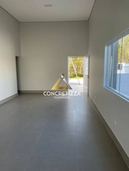 Foto 2 de Casa com 3 quartos à venda, 190m2 em Caraguatatuba - SP