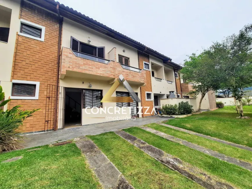 Foto 2 de Sobrado com 2 quartos à venda, 113m2 em Martim de Sá, Caraguatatuba - SP