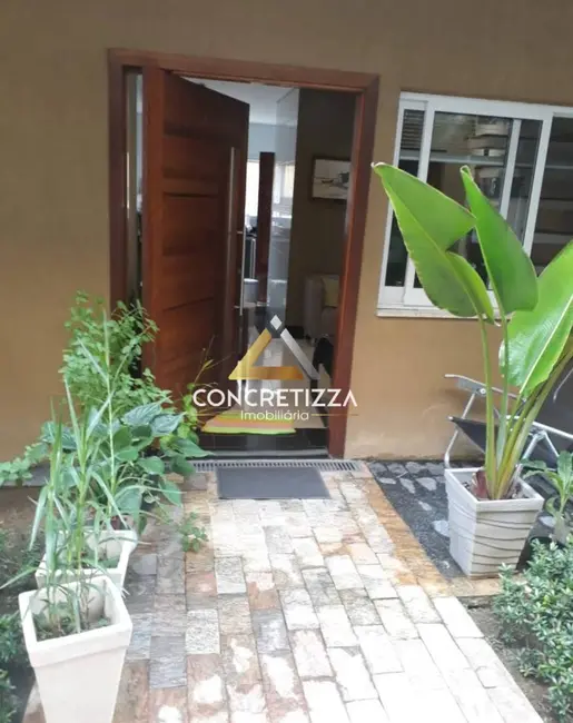 Foto 2 de Casa de Condomínio com 2 quartos à venda, 90m2 em Cidade Jardim, Caraguatatuba - SP