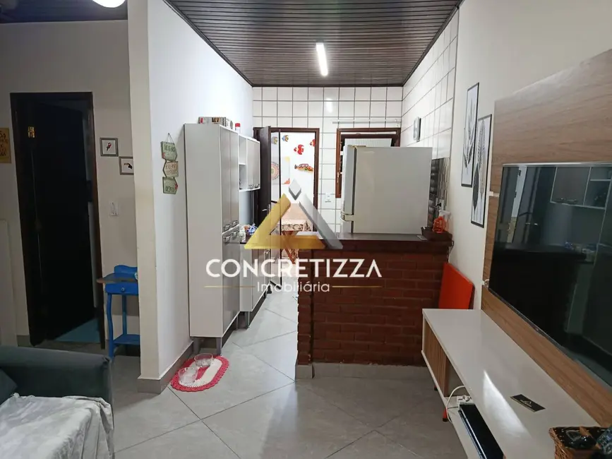 Foto 6 de Casa com 2 quartos à venda, 70m2 em Jardim Britânia, Caraguatatuba - SP