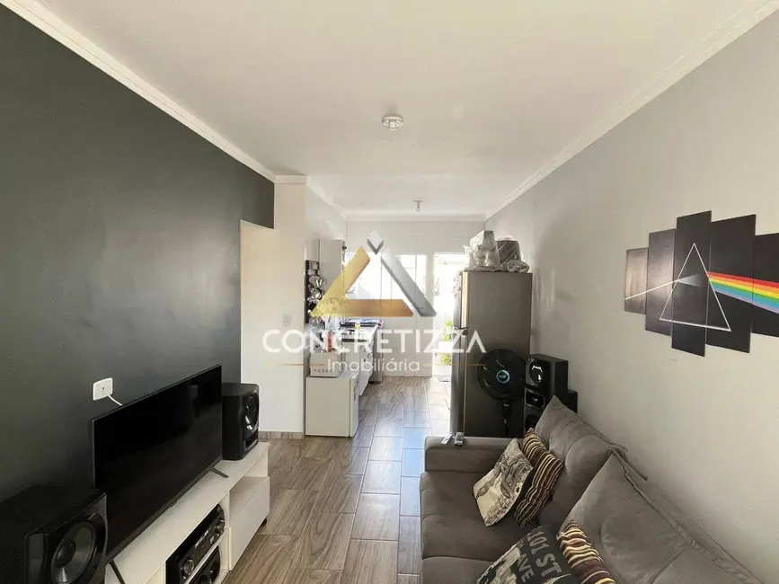 Foto 3 de Casa com 2 quartos à venda, 47m2 em Caraguatatuba - SP