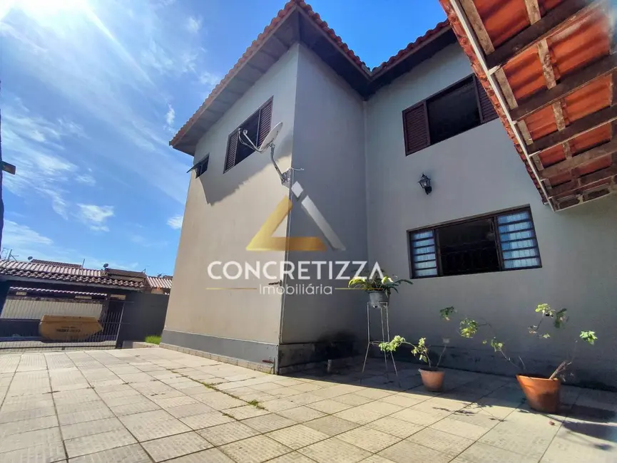 Foto 3 de Sobrado com 3 quartos à venda, 303m2 em Caraguatatuba - SP