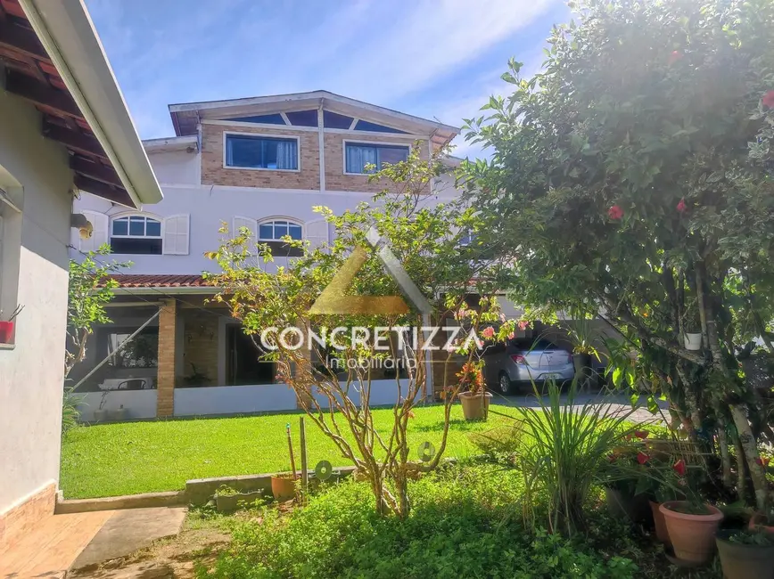 Foto 3 de Sobrado com 3 quartos à venda, 450m2 em Caraguatatuba - SP