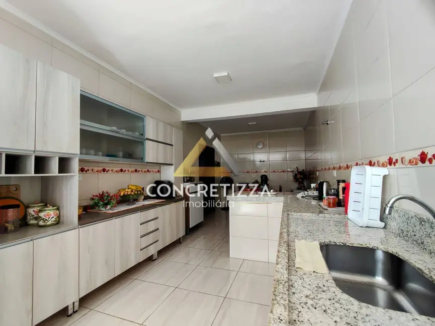 Foto 8 de Sobrado com 3 quartos à venda, 450m2 em Caraguatatuba - SP