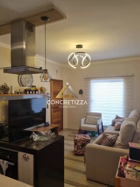 Foto 2 de Casa com 3 quartos à venda, 125m2 em Caraguatatuba - SP