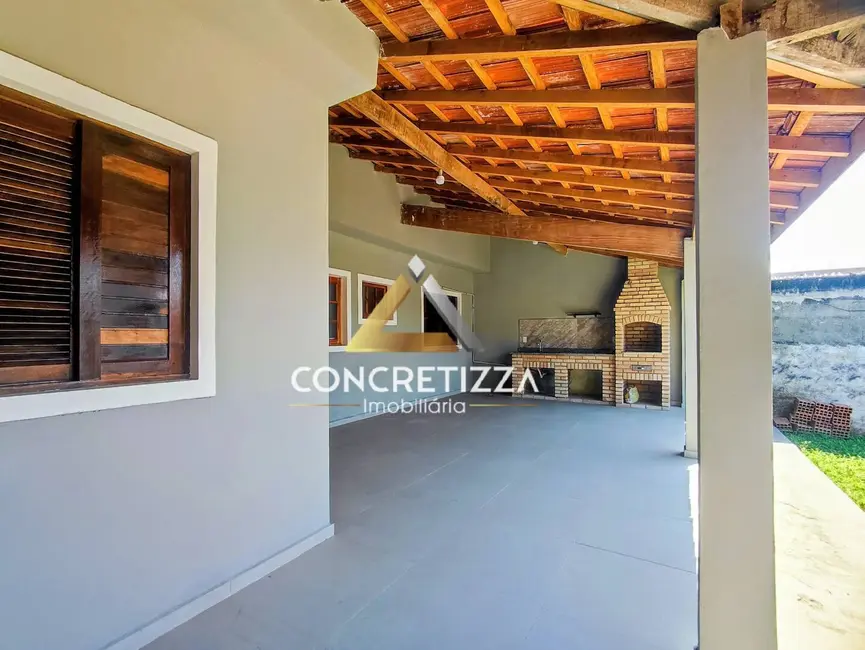 Foto 4 de Casa com 2 quartos para alugar, 110m2 em Jardim Britânia, Caraguatatuba - SP