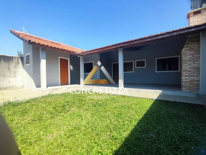 Foto 3 de Casa com 2 quartos para alugar, 110m2 em Jardim Britânia, Caraguatatuba - SP