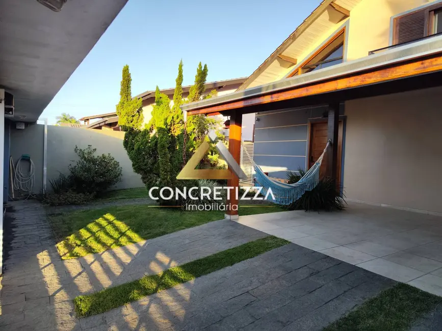 Casa com 5 quartos à venda, 360m2 em Pontal de Santa Marina, Caraguatatuba - SP - imagem 3 Foto 3 de Casa com 5 quartos à venda, 360m2 em Pontal de Santa Marina, Caraguatatuba - SP