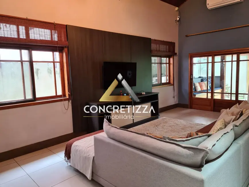 Casa com 5 quartos à venda, 360m2 em Pontal de Santa Marina, Caraguatatuba - SP - imagem 5 Foto 5 de Casa com 5 quartos à venda, 360m2 em Pontal de Santa Marina, Caraguatatuba - SP