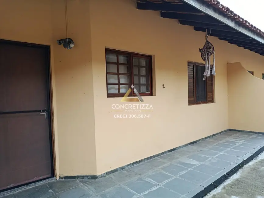 Foto 4 de Casa com 2 quartos à venda e para alugar, 70m2 em Jardim Britânia, Caraguatatuba - SP