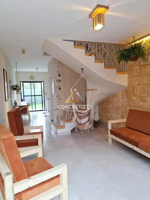 Foto 3 de Sobrado com 2 quartos à venda, 145m2 em Balneário dos Golfinhos, Caraguatatuba - SP