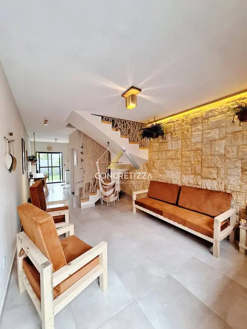 Foto 1 de Sobrado com 2 quartos à venda, 145m2 em Balneário dos Golfinhos, Caraguatatuba - SP