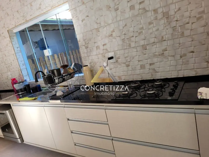 Foto 9 de Sobrado com 3 quartos à venda e para alugar, 300m2 em Massaguaçu, Caraguatatuba - SP