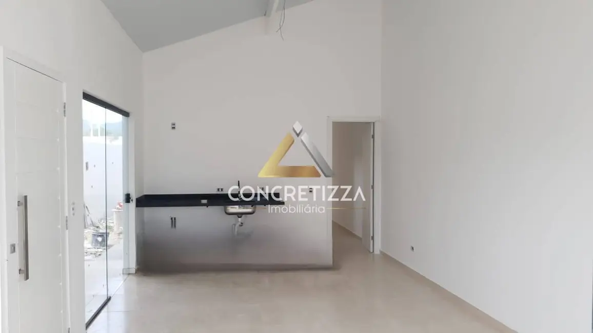 Foto 3 de Casa com 2 quartos à venda, 150m2 em Caraguatatuba - SP