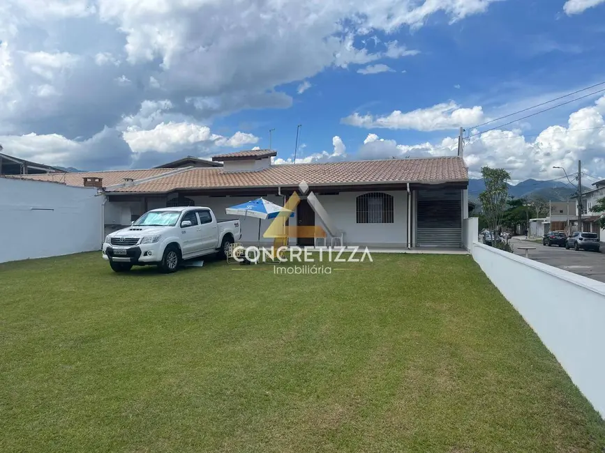 Foto 3 de Casa com 2 quartos à venda, 399m2 em Caraguatatuba - SP