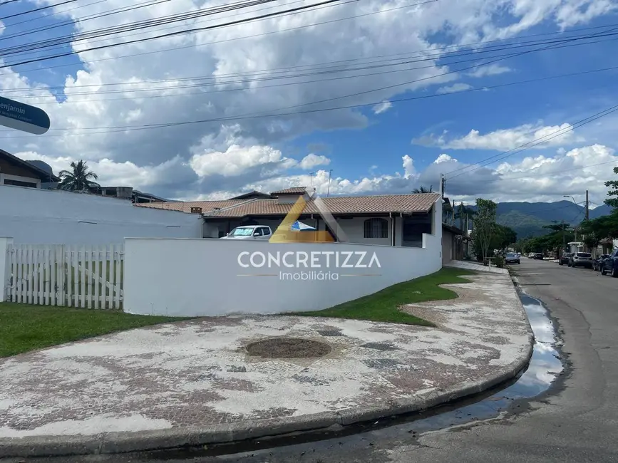 Foto 2 de Casa com 2 quartos à venda, 399m2 em Caraguatatuba - SP