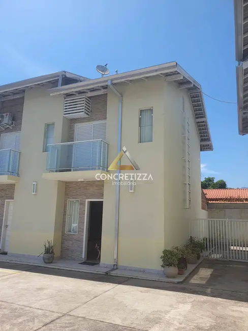 Foto 1 de Sobrado com 2 quartos à venda, 137m2 em Caraguatatuba - SP