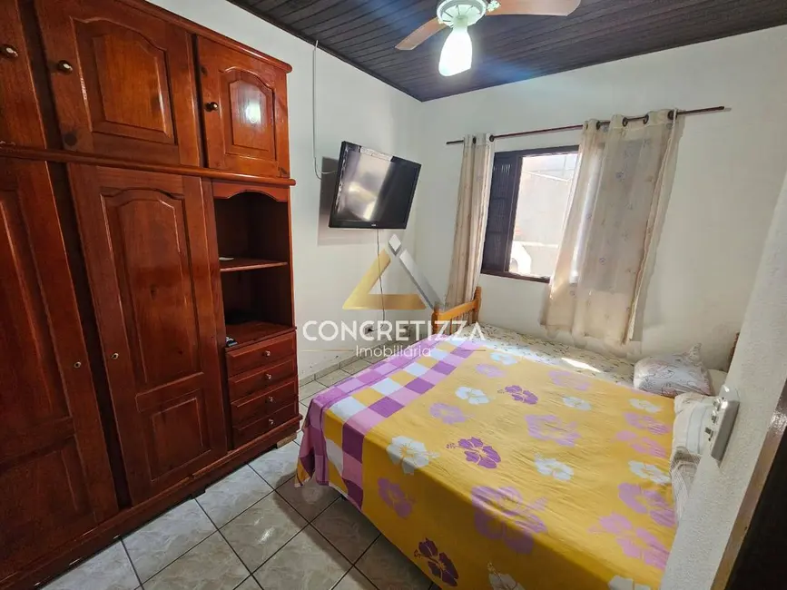 Foto 4 de Casa de Condomínio com 2 quartos à venda, 70m2 em Jardim Britânia, Caraguatatuba - SP