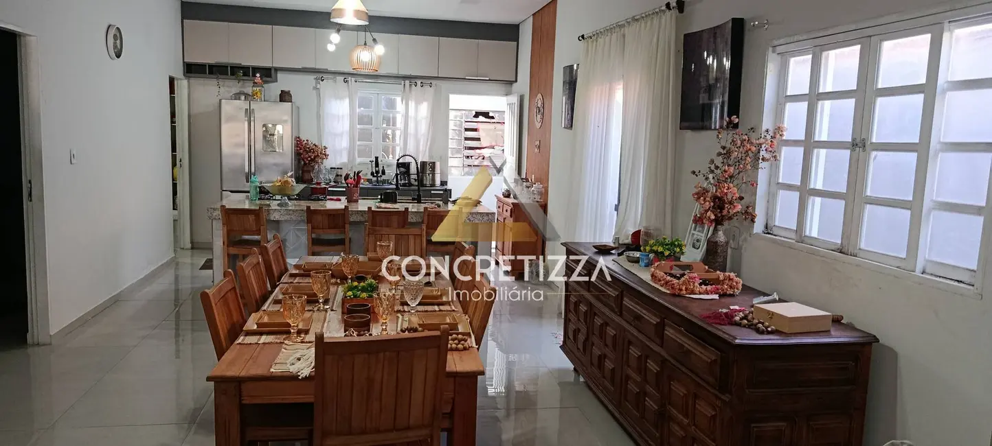 Foto 1 de Casa com 4 quartos à venda, 300m2 em Jardim Saveiros, Caraguatatuba - SP