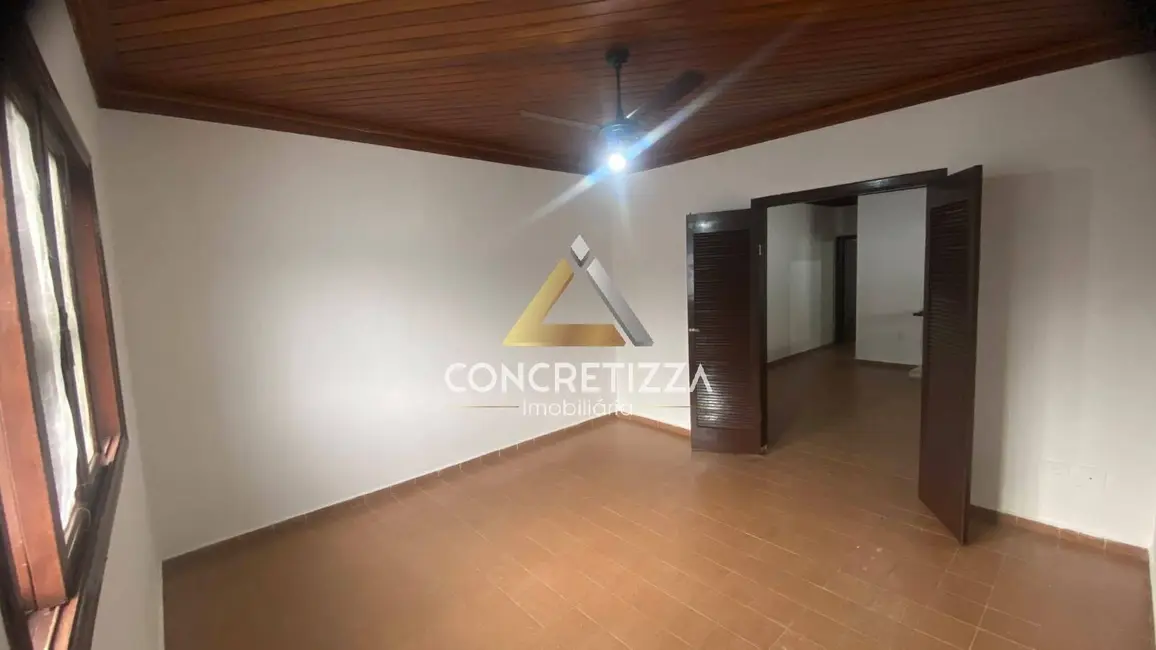 Foto 5 de Casa com 2 quartos para alugar em Caraguatatuba - SP