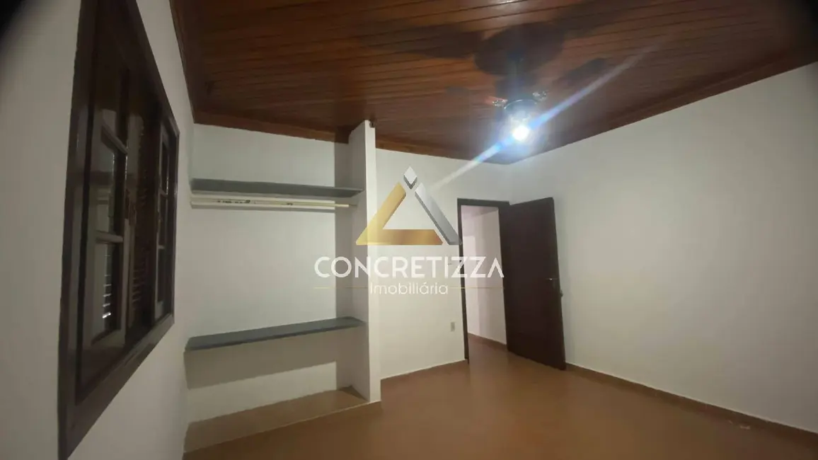 Foto 8 de Casa com 2 quartos para alugar em Caraguatatuba - SP