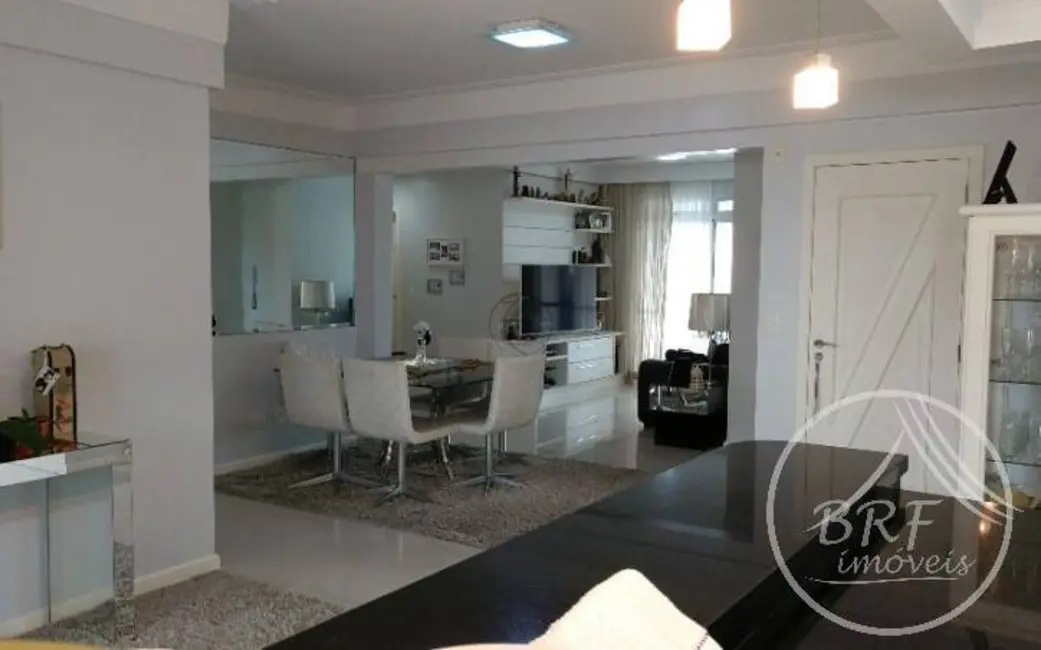 Apartamento com 3 quartos à venda, 284m2 em Florianopolis - SC - imagem 8 Foto 8 de Apartamento com 3 quartos à venda, 284m2 em Florianopolis - SC