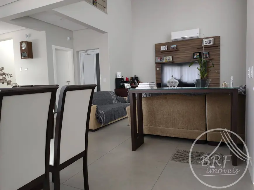 Casa com 3 quartos à venda, 327m2 em Estreito, Florianopolis - SC - imagem 8 Foto 8 de Casa com 3 quartos à venda, 327m2 em Estreito, Florianopolis - SC