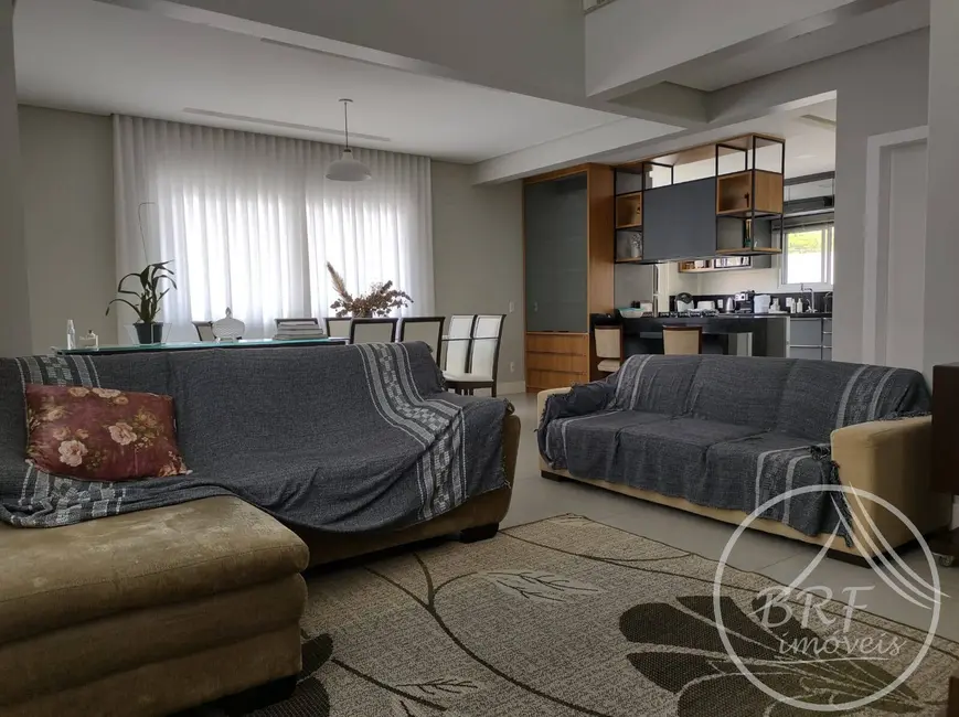 Casa com 3 quartos à venda, 327m2 em Estreito, Florianopolis - SC - imagem 3 Foto 3 de Casa com 3 quartos à venda, 327m2 em Estreito, Florianopolis - SC