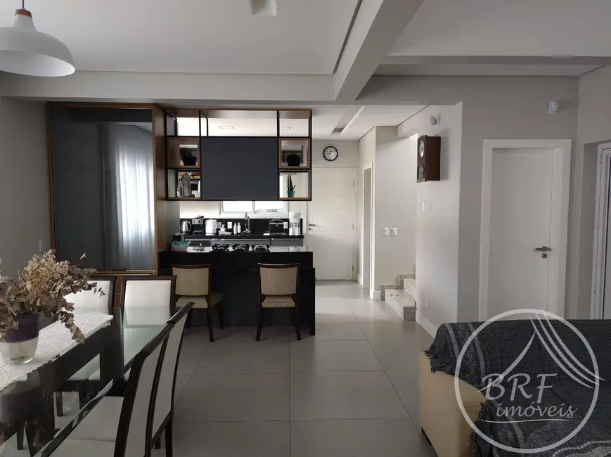 Casa com 3 quartos à venda, 327m2 em Estreito, Florianopolis - SC - imagem 4 Foto 4 de Casa com 3 quartos à venda, 327m2 em Estreito, Florianopolis - SC