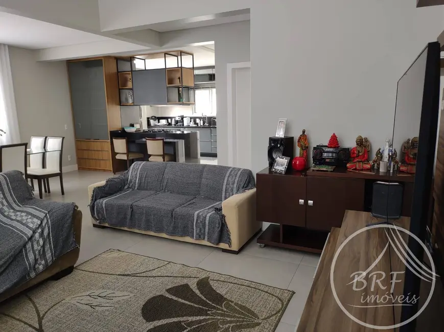 Casa com 3 quartos à venda, 327m2 em Estreito, Florianopolis - SC - imagem 2 Foto 2 de Casa com 3 quartos à venda, 327m2 em Estreito, Florianopolis - SC
