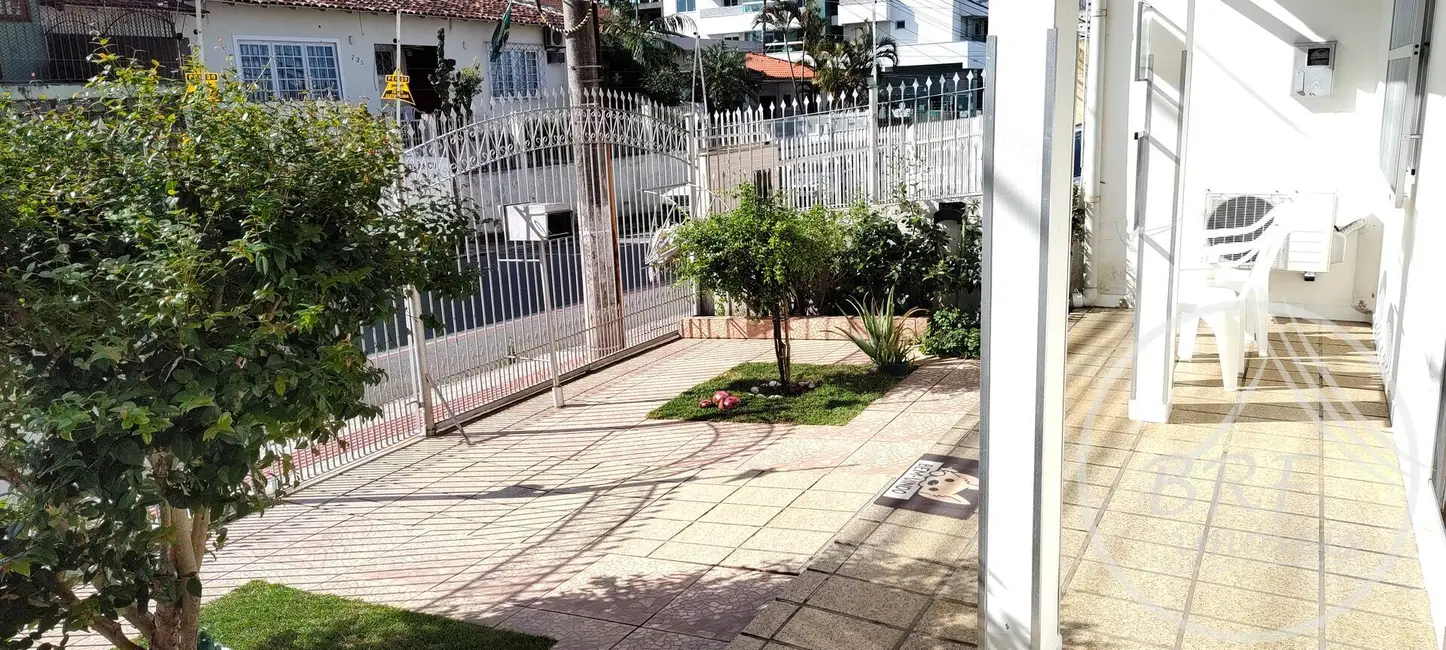 Foto 1 de Casa com 3 quartos à venda, 166m2 em Barreiros, Sao Jose - SC