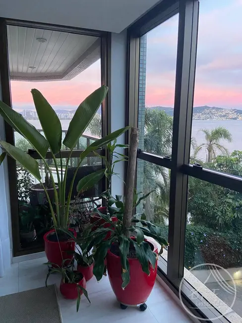 Apartamento com 3 quartos à venda, 131m2 em Coqueiros, Florianopolis - SC - imagem 3 Foto 3 de Apartamento com 3 quartos à venda, 131m2 em Coqueiros, Florianopolis - SC
