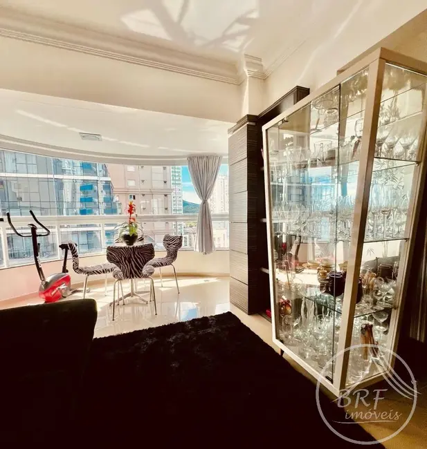 Foto 2 de Apartamento com 3 quartos à venda, 1277300m2 em Centro, Balneario Camboriu - SC