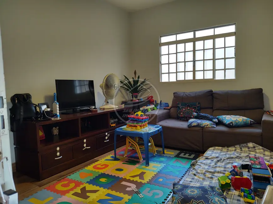 Casa com 3 quartos à venda, 160m2 em Tita Rezende, Uberaba - MG - imagem 2 Foto 2 de Casa com 3 quartos à venda, 160m2 em Tita Rezende, Uberaba - MG