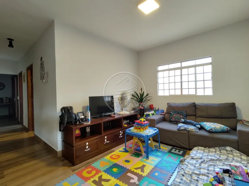 Foto 1 de Casa com 3 quartos à venda, 160m2 em Tita Rezende, Uberaba - MG