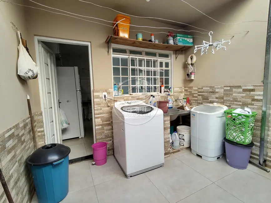 Casa com 3 quartos à venda, 160m2 em Tita Rezende, Uberaba - MG - imagem 5 Foto 5 de Casa com 3 quartos à venda, 160m2 em Tita Rezende, Uberaba - MG